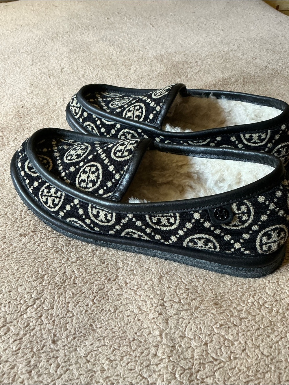 Tory Burch Black and Cream Logo-Print Shearling Lined Slippers